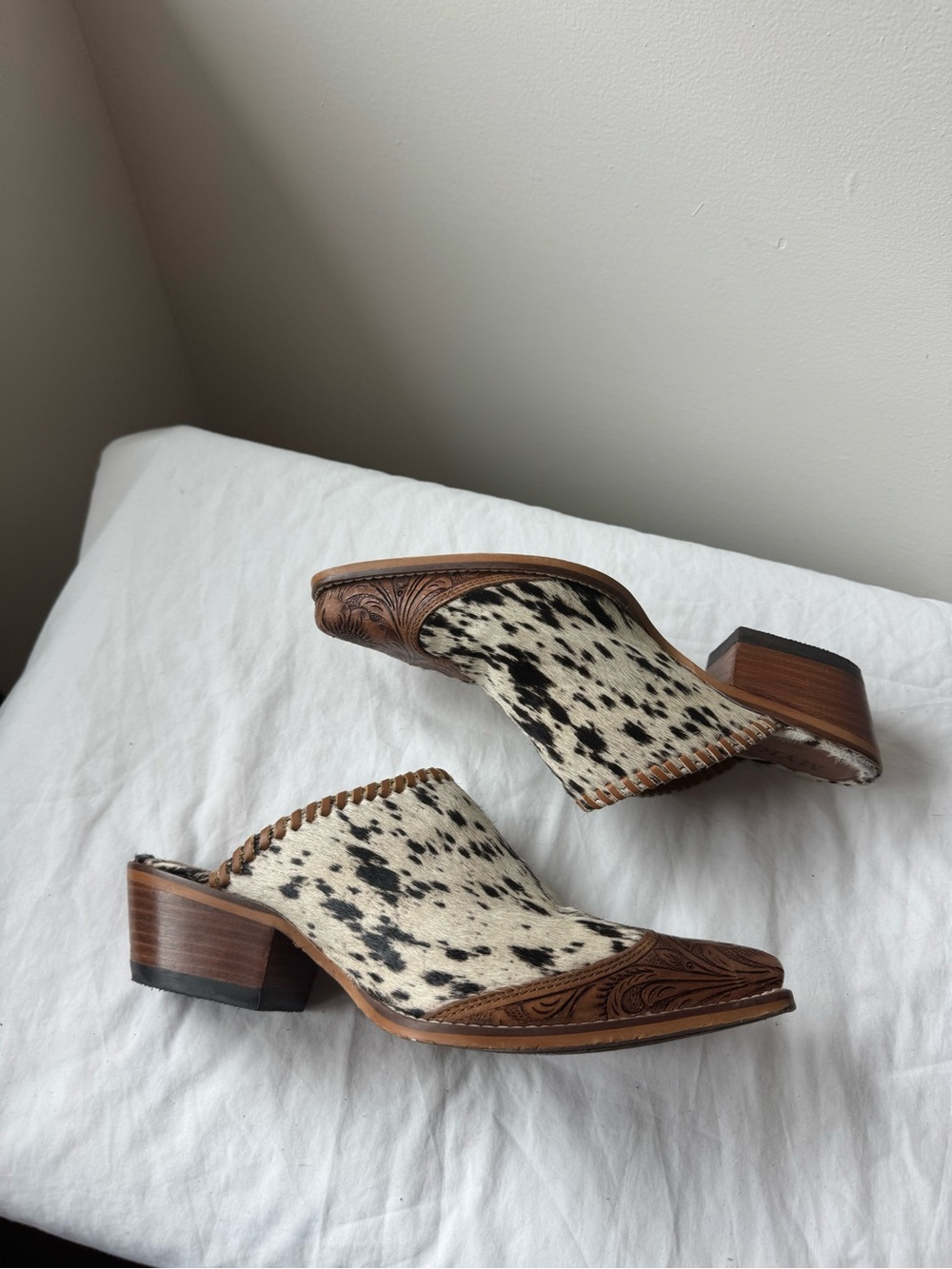 MYRA Cow Print Western Mule Heels Size 7 - Picture 2 of 7
